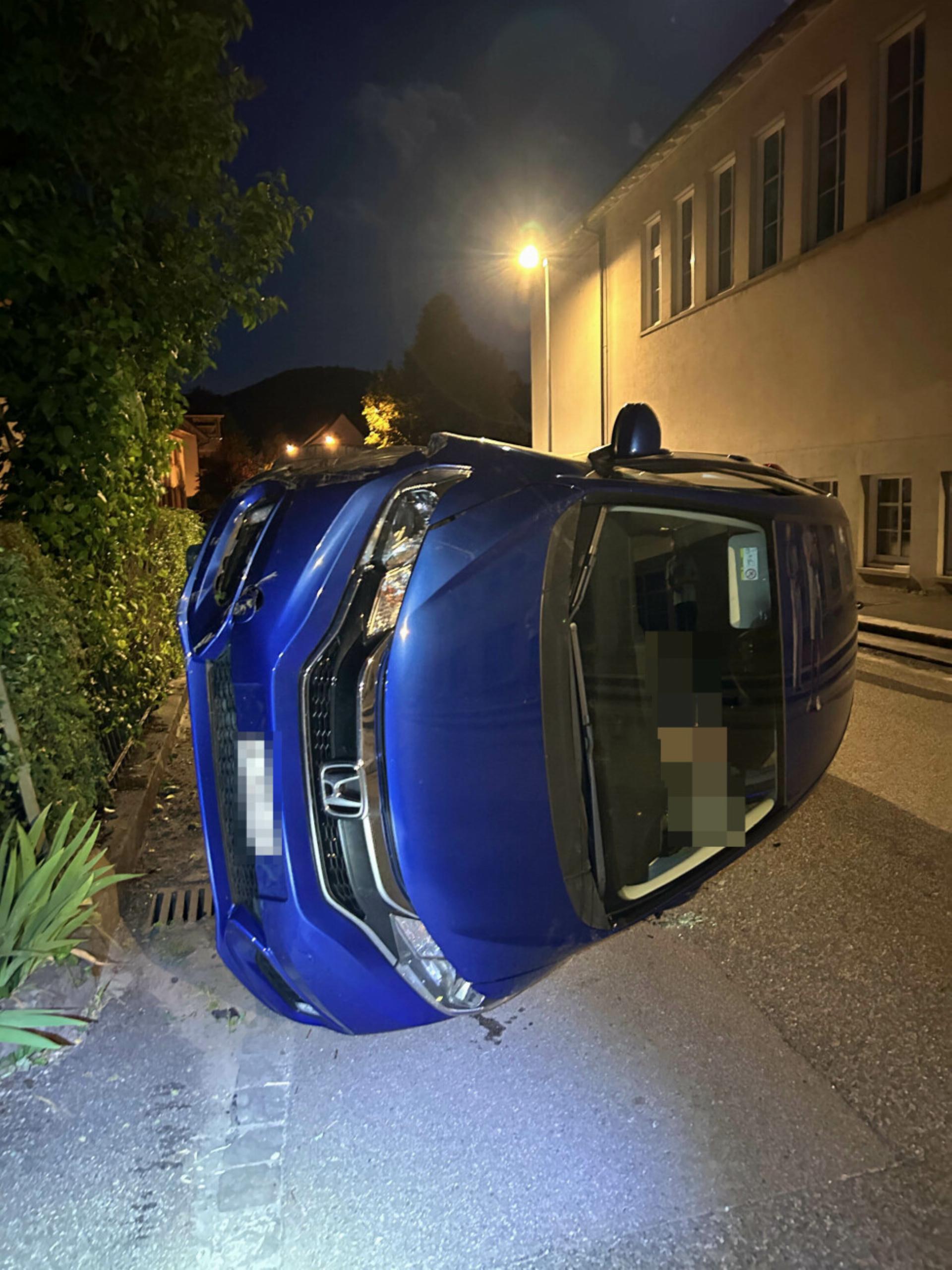 Zeiningen: Selbstunfall wegen Insekt im Fahrzeug - Das Bild wird blockiert. – Möglicherweise durch einen aktiven Adblocker.