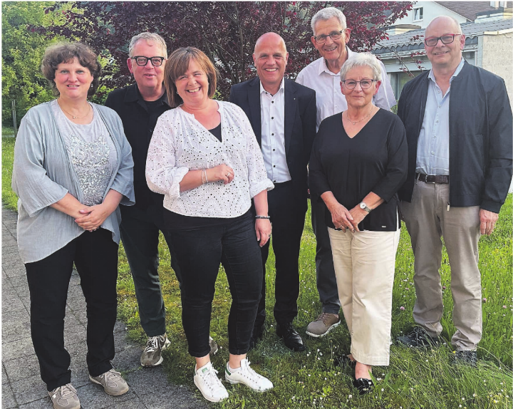 Der alte und neue Vorstand (von links): Denise Lanicca, Adrian Kohler, Yvette Dünner, Pascal Kummli, Ernst Auer, Dorli Hasler, Adrian Hüsser (Gerda Hirter hatte sich für die GV entschuldigt). Foto: Sonja Fasler