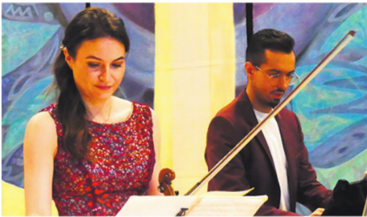 Das Aarauer Musikerpaar (Joseph-Maurice Weder und Heidi Schmid) eröffnete die Frick Classics. Foto: zVg
