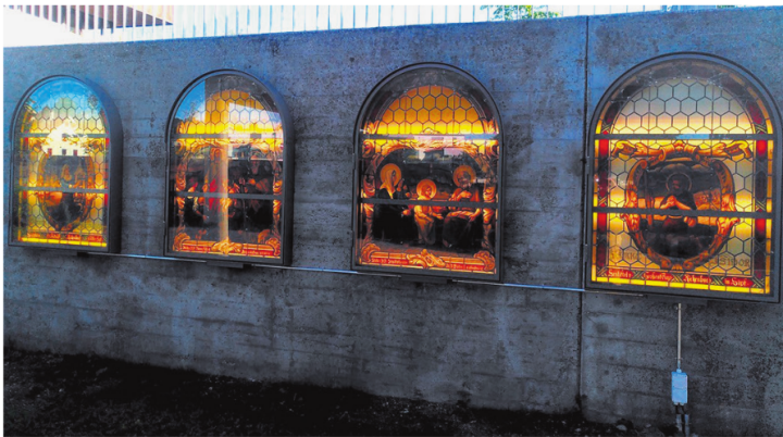 Zum Betrachten können die Fenster per Knopfdruck beleuchtet werden. Foto: zVg