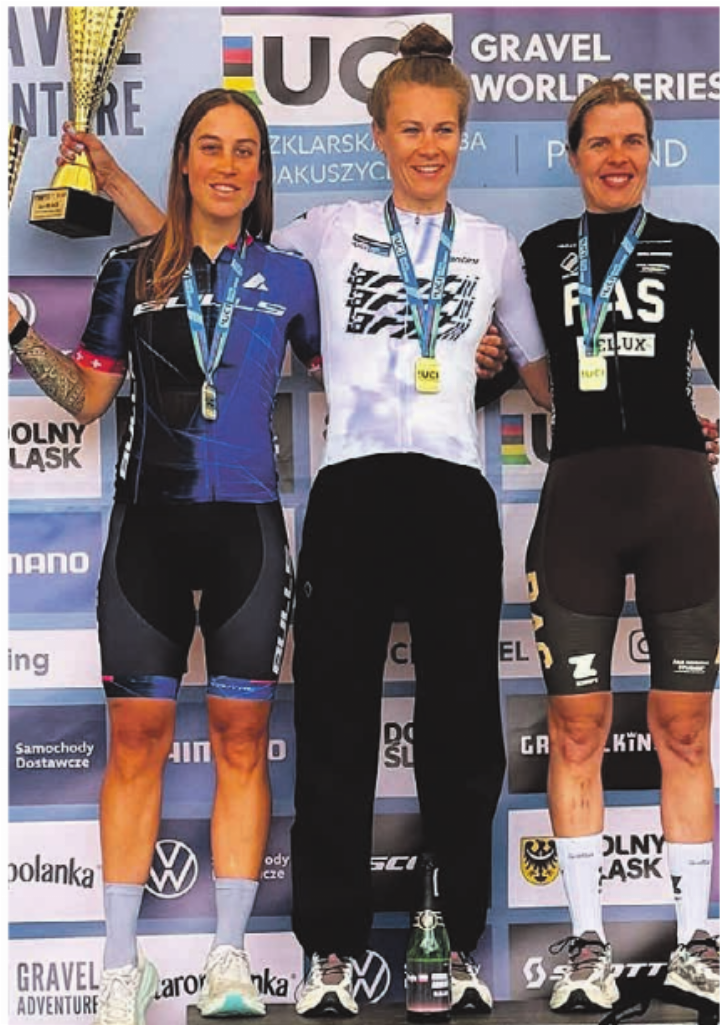 Irina Lützelschwab (links), mit Wendy Oosterwond und Romy Kasper. Foto: zVg