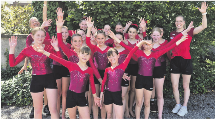 Die 16 Bodenturnerinnen der Jugend Sulz. Foto: zVg
