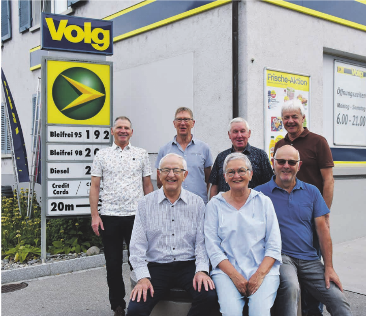Der Vorstand und die Arbeitsgruppe zusammen mit der Geschäftsführerin: hinten von links: Silvan Erni, Rolf Hüsser, Peter Winter, Michael Schnetzler; vorne von links: Urs Müller, Sabina Bäumlin, Ignaz Lütold. Foto: Jörg Wägli