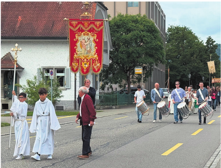 Unterwegs auf der Schulstrasse in Frick. Foto: zVg
