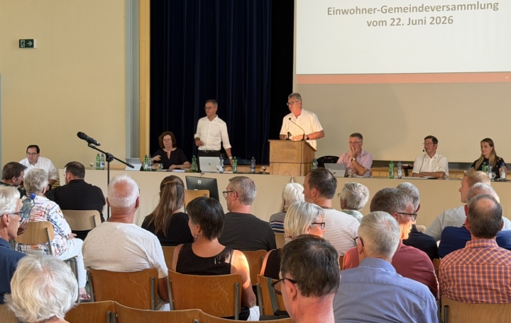Fricks Gemeinderat trat am Montagabend zur ersten Gemeindeversammlung in neuer Zusammensetzung an. Foto: Simone Rufli Fricks Gemeinderat trat am Montagabend zur ersten Gemeindeversammlung in neuer Zusammensetzung an. Foto: Simone Rufli