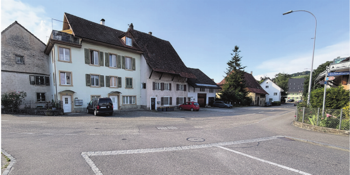 Ab Juraweg bis oberhalb der Zwidellen verläuft der Feihalterbach unterirdisch. Im Bereich der Geissgasse (Bild) muss der Durchlass erneuert werden. Das bedingt eine kurzfristige Vollsperrung. Foto: Simone Rufli