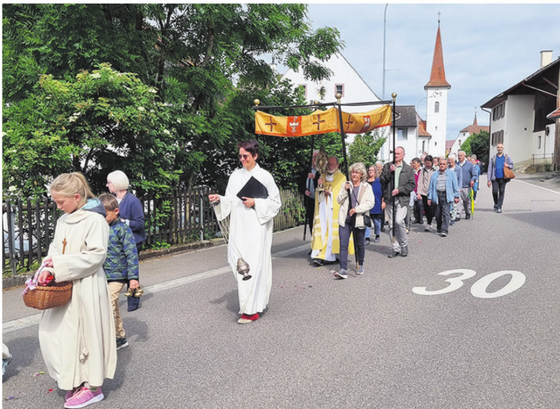 FRONLEICHNAM – FEST DES GLAUBENS IN OESCHGEN - Das Bild wird blockiert. – Möglicherweise durch einen aktiven Adblocker.