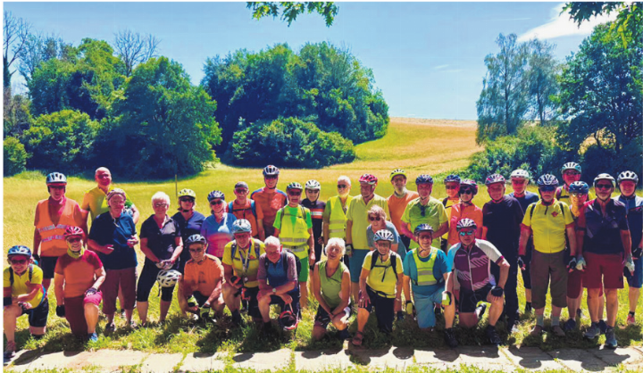 Die Teilnehmer freuten sich über eine abwechslungsreiche Tagestour mit schönen Eindrücken und spannenden Informationen. Foto: zVg