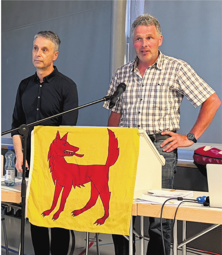 Gemeindeammann Giuliano Sabato (links) erhält Unterstützung von Vizeammann Hansjörg Treier. Foto: Simone Rufli