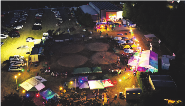 Das Festareal in der Nacht beim Sommernachtsfest. Foto: Ludwig Dünner