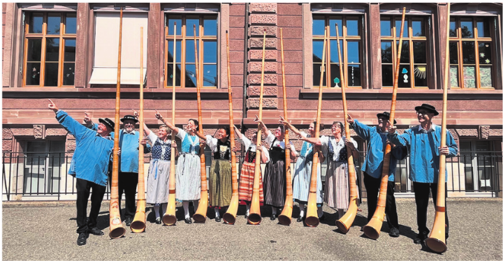 Musikalische Erfolge und viele Begegnungen: Die Magdener Alphorngruppe genoss das Eidgenössische Jodlerfest.    Foto: zVg