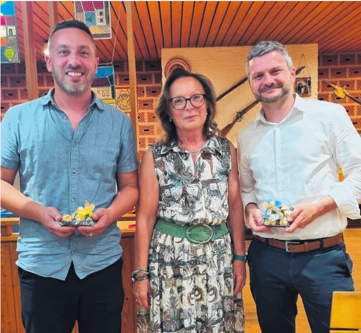 Die wiedergewählte GAF-Präsidentin Gisela Taufer (Zeiningen), hier mit dem neuen Vorstandsmitglied Joël Lässer (rechts, Stadtrat Rheinfelden) und dem neuen Revisor Claudio Maibach (Gemeindeschreiber Buus). Lässer soll in zwei Jahren das Präsidium übernehmen.    Foto: zVg