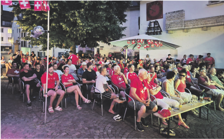 Gute Stimmung im Rumpel: Die Spiele der Schweizer Nati lockten bisher viele Gäste an. Fotos: zVg