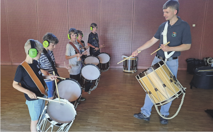 Eine Übungsrunde mit Tambour Werner Zumsteg. Foto: Petra Schumacher