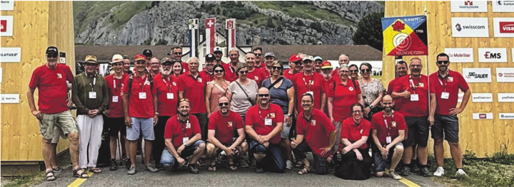 Die stattliche Delegation aus Kaisten und Laufenburg vor dem Eingang zum Festgelände in Chur. Foto: zVg Die stattliche Delegation aus Kaisten und Laufenburg vor dem Eingang zum Festgelände in Chur. Foto: zVg