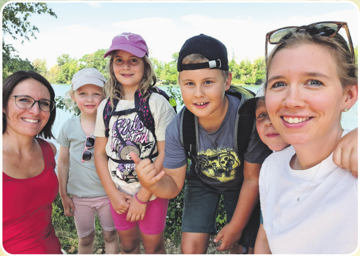 «Wir haben die Schatzsuche in Mumpf erfolgreich gemeistert», Mélanie (von links), Lenia, Leonie, Liam, Livio und Nicole. Foto: Nicole Beck