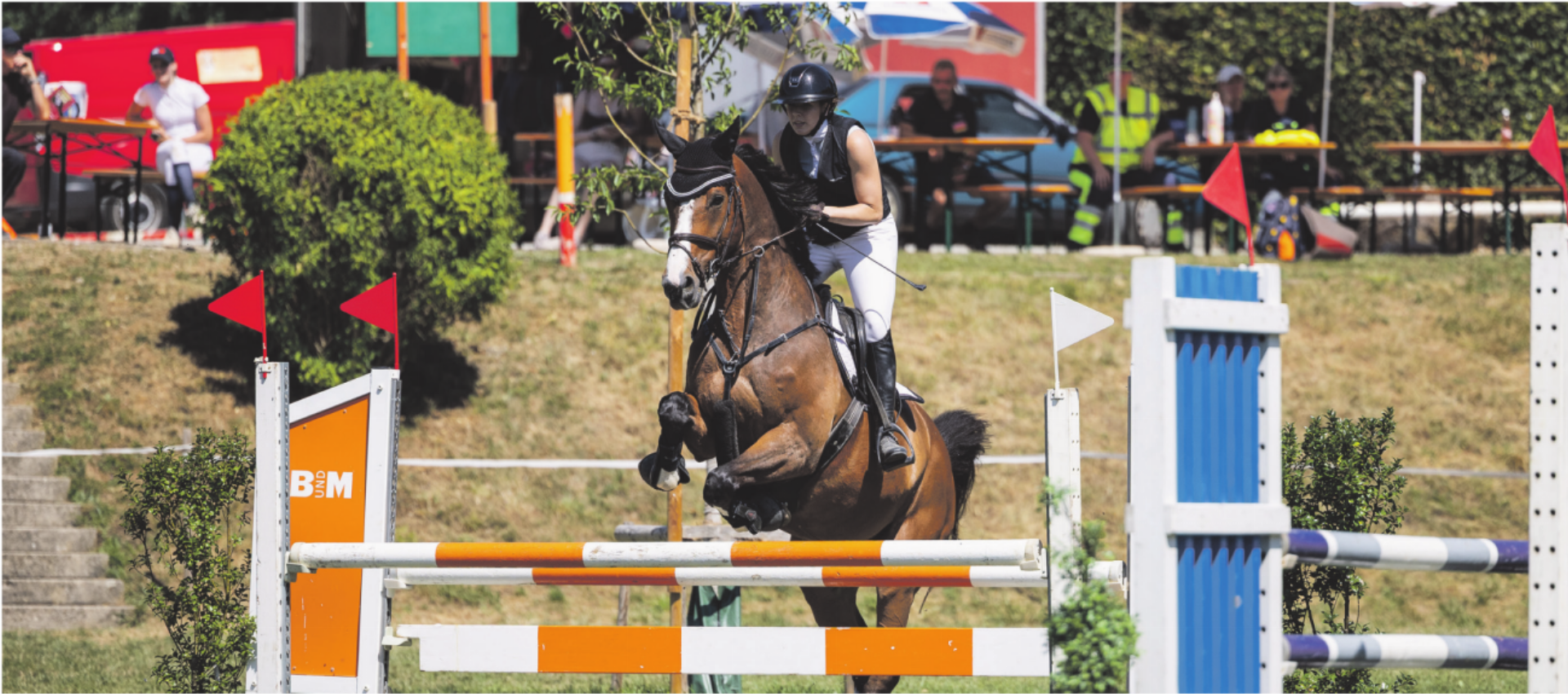 307 Starts und spannender Springsport - Das Bild wird blockiert. – Möglicherweise durch einen aktiven Adblocker.