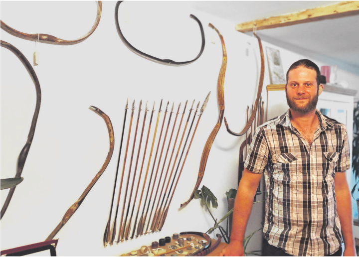 Bei Matthias Lehner dreht sich fast alles um Pfeil und Bogen. Foto: Petra Schumacher Bei Matthias Lehner dreht sich fast alles um Pfeil und Bogen. Foto: Petra Schumacher