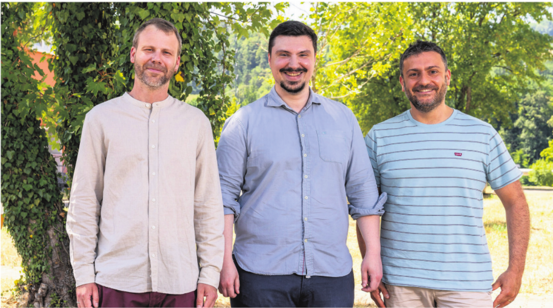Die PSI-Forscher Kaspar Dällenbach (links), Petros Vasilakos und Imad El Haddad haben über ein europaweites Forschungsnetzwerk Messdaten zu bodennahem Wüstenstaub zusammengetragen. Die Ergebnisse ihrer Analyse zeigen: Wüstenstaub ist ein zunehmendes Problem. Foto: PSI Die PSI-Forscher Kaspar Dällenbach (links), Petros Vasilakos und Imad El Haddad haben über ein europaweites Forschungsnetzwerk Messdaten zu bodennahem Wüstenstaub zusammengetragen. Die Ergebnisse ihrer Analyse zeigen: Wüstenstaub ist ein zunehmendes Problem. Foto: PSI