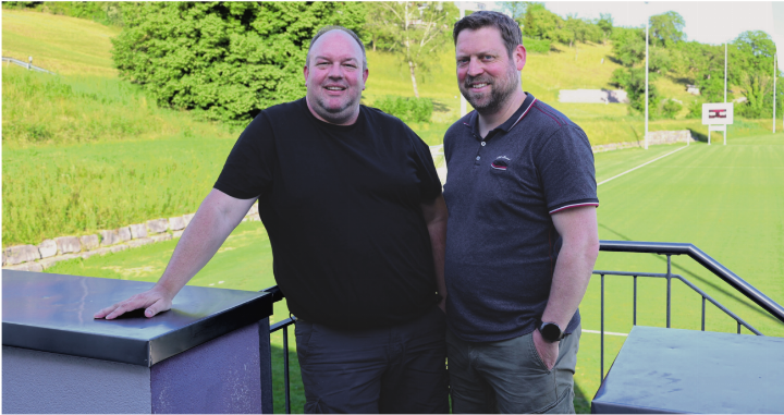 Sie freuen sich auf das grosse Fussball-Fest: Martin Meyer (links) und Adrian Waldmeier.    Foto: Janine Tschopp