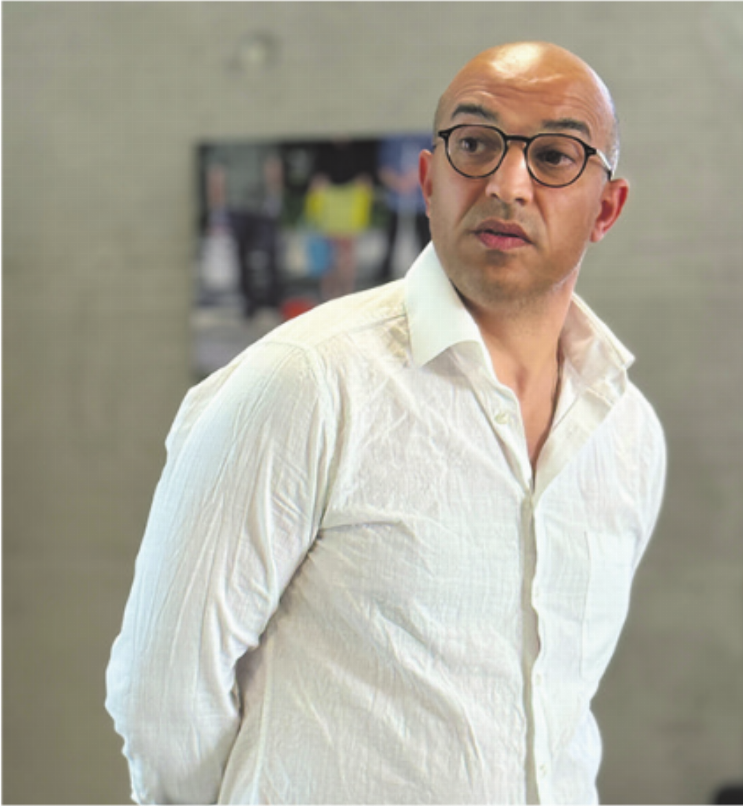 Arman Allakhverdian identifiziert sich an erster Stelle als Künstler. Arman Allakhverdian identifiziert sich an erster Stelle als Künstler.