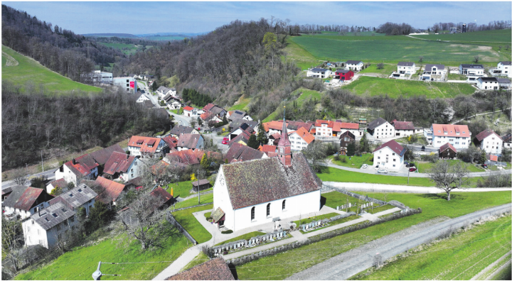 Densbüren liegt als höchstgelegene Gemeinde im Fricktal an der Achse Aarau−Frick.    Fotos: zVg
