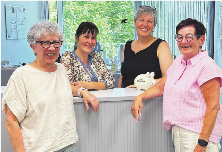 Sie sind überzeugt vom Konzept des Projekts «Generationen im Klassenzimmer»: Beatrix Ackle, Susanne Siebenhaar, Eveline Dillinger und Ruth Walde (von links). Foto: Sonja Fasler Sie sind überzeugt vom Konzept des Projekts «Generationen im Klassenzimmer»: Beatrix Ackle, Susanne Siebenhaar, Eveline Dillinger und Ruth Walde (von links). Foto: Sonja Fasler
