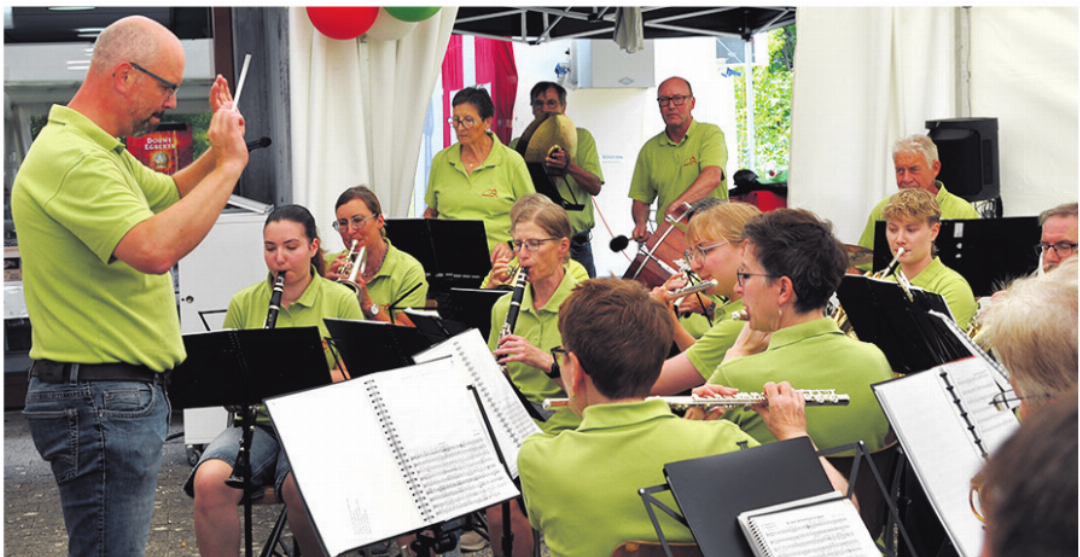 Die Musikgesellschaft Asp begleitete musikalisch. Die Musikgesellschaft Asp begleitete musikalisch.