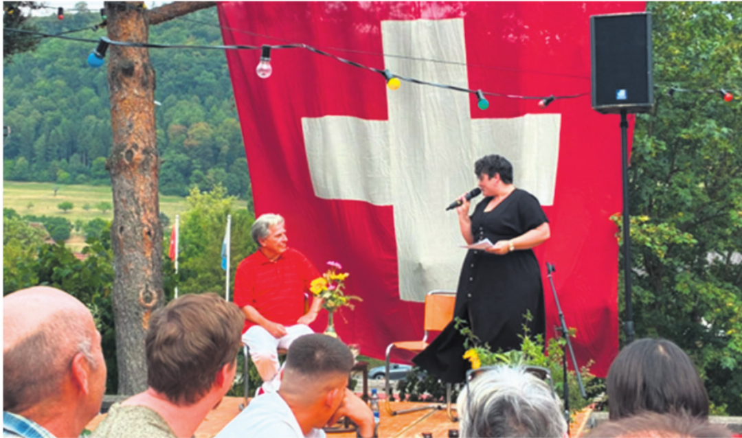 Bernhard Schär und Frau Gemeindeammann Denise Schmid unterhielten sich auf dem Podium bestens. Bernhard Schär und Frau Gemeindeammann Denise Schmid unterhielten sich auf dem Podium bestens.