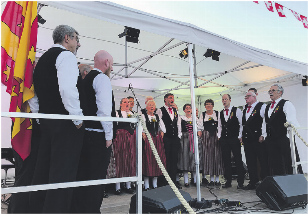 Das Sunnebärgchörli aus Möhlin brachte patriotische Gefühle auf die Kurbrunnenanlage. Das Sunnebärgchörli aus Möhlin brachte patriotische Gefühle auf die Kurbrunnenanlage.