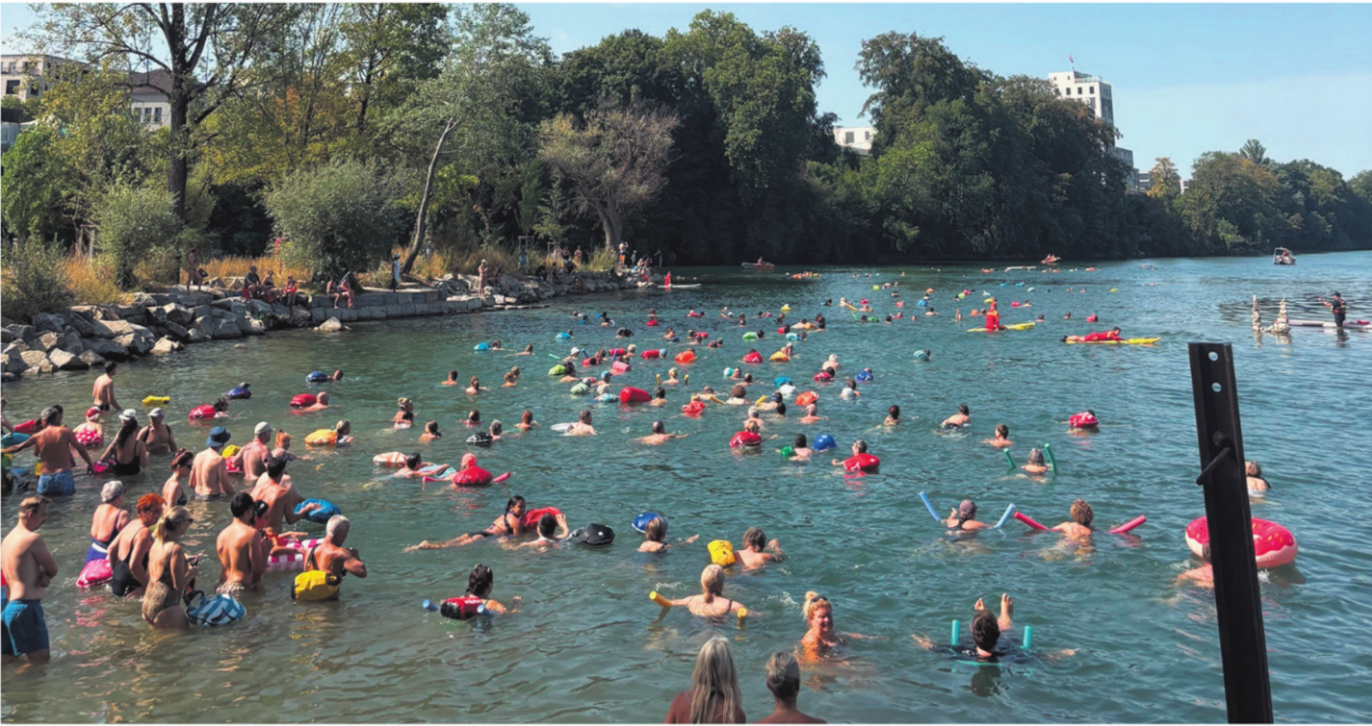 Rheinschwimmen verbindet beide Rheinfelden - Das Bild wird blockiert. – Möglicherweise durch einen aktiven Adblocker.