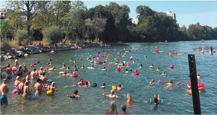 Der niedrige Wasserstand führte zu einer schwächeren Strömung. Die Schwimmerinnen und Schwimmer waren daher deutlich länger unterwegs als in den Vorjahren.    Foto: Lilly Wegmann