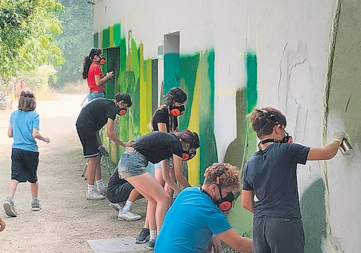 Die Kinder brachten beim Sprayen eigene Ideen ein. Foto: zVg Die Kinder brachten beim Sprayen eigene Ideen ein. Foto: zVg