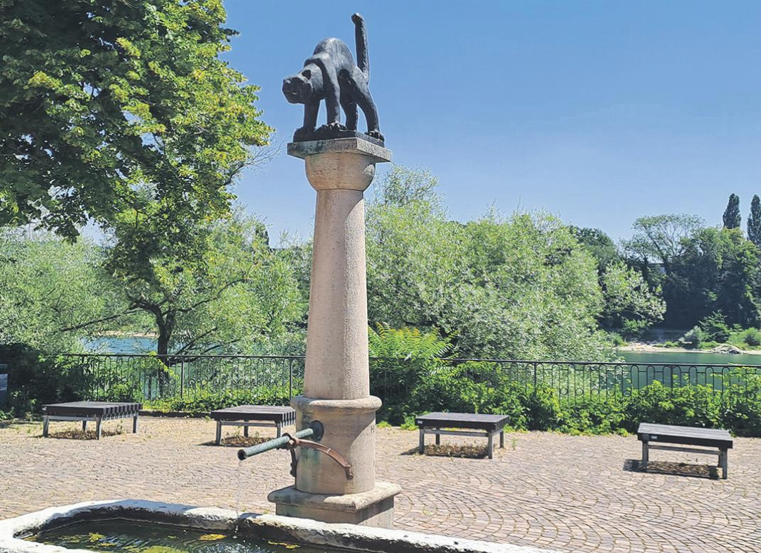 Brunnenfigur Kater Hiddigeigei. Brunnenfigur Kater Hiddigeigei.