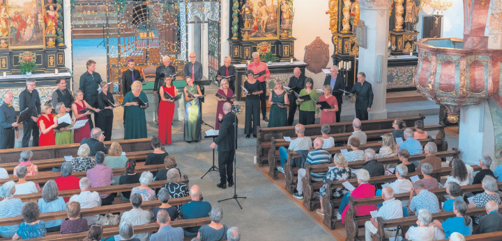 Das Ensemble CanTonale zog das Publikum in der katholischen Kirche in Laufenburg in seinen Bann.    Foto: Jean-Marc Felix