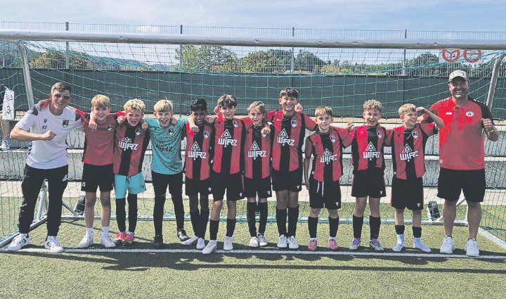 Erster Sieg im ersten Spiel der Saison: D7-Junioren Rot des FC Stein.    Foto: zVg