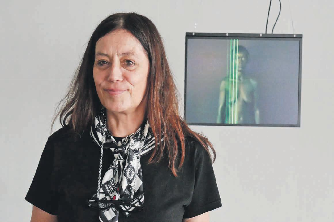 Die Künstlerin Mo Diener bekommt im Laufenburger Rehmann-Museum ihre erste Einzelausstellung überhaupt. Foto: Michael Gottstein Die Künstlerin Mo Diener bekommt im Laufenburger Rehmann-Museum ihre erste Einzelausstellung überhaupt. Foto: Michael Gottstein
