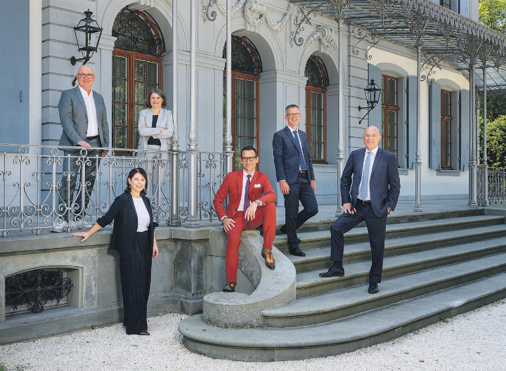 Von links: Regierungsrat Isaac Reber, Landschreiberin Elisabeth Heer Dietrich, Regierungsrätin Kathrin Schweizer, Regierungspräsident Thomi Jourdan, Regierungsrat Markus Eigenmann, Regierungsrat Dr. Anton Lauber.    Foto: Dominik Plüss