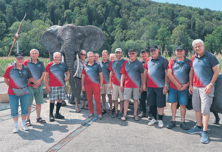Natürlich darf auch das obligate Gruppenfoto nicht fehlen.    Foto: zVg