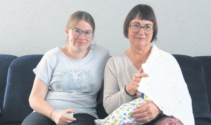 Ramona S. und ihre Familie werden seit der Geburt von Sohn Larik von der Freiwilligen Annette Hörner unterstützt. Foto: zVg Ramona S. und ihre Familie werden seit der Geburt von Sohn Larik von der Freiwilligen Annette Hörner unterstützt. Foto: zVg