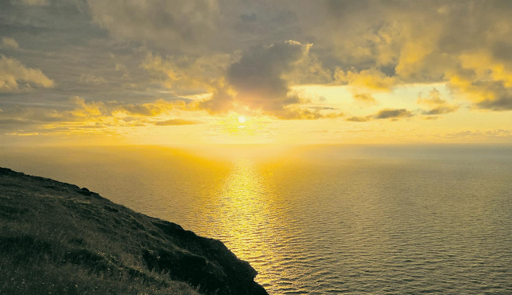 Mitternachtssonne um 24 Uhr am Nordkap in Norwegen. Foto: Walter Bitter, Obermumpf Mitternachtssonne um 24 Uhr am Nordkap in Norwegen. Foto: Walter Bitter, Obermumpf