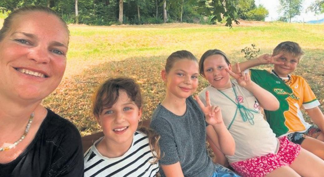 Mit Feriengast auf Schatzsuche: Petra Quidort links mit Emma Reinartz, Milena Quidort, Lotte Erhardt (aus Borna bei Leipzig) und Leon Quidort. Foto: Petra Quidort Mit Feriengast auf Schatzsuche: Petra Quidort links mit Emma Reinartz, Milena Quidort, Lotte Erhardt (aus Borna bei Leipzig) und Leon Quidort. Foto: Petra Quidort