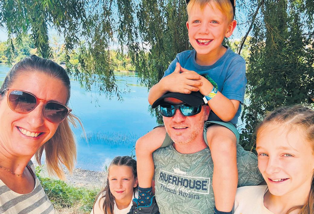 «Wir haben den Schatz in Mumpf gefunden. Danke für die Schatzsuche», Melanie, Lya, Nick, Silvan und Elin. Foto: Melanie Stocker «Wir haben den Schatz in Mumpf gefunden. Danke für die Schatzsuche», Melanie, Lya, Nick, Silvan und Elin. Foto: Melanie Stocker
