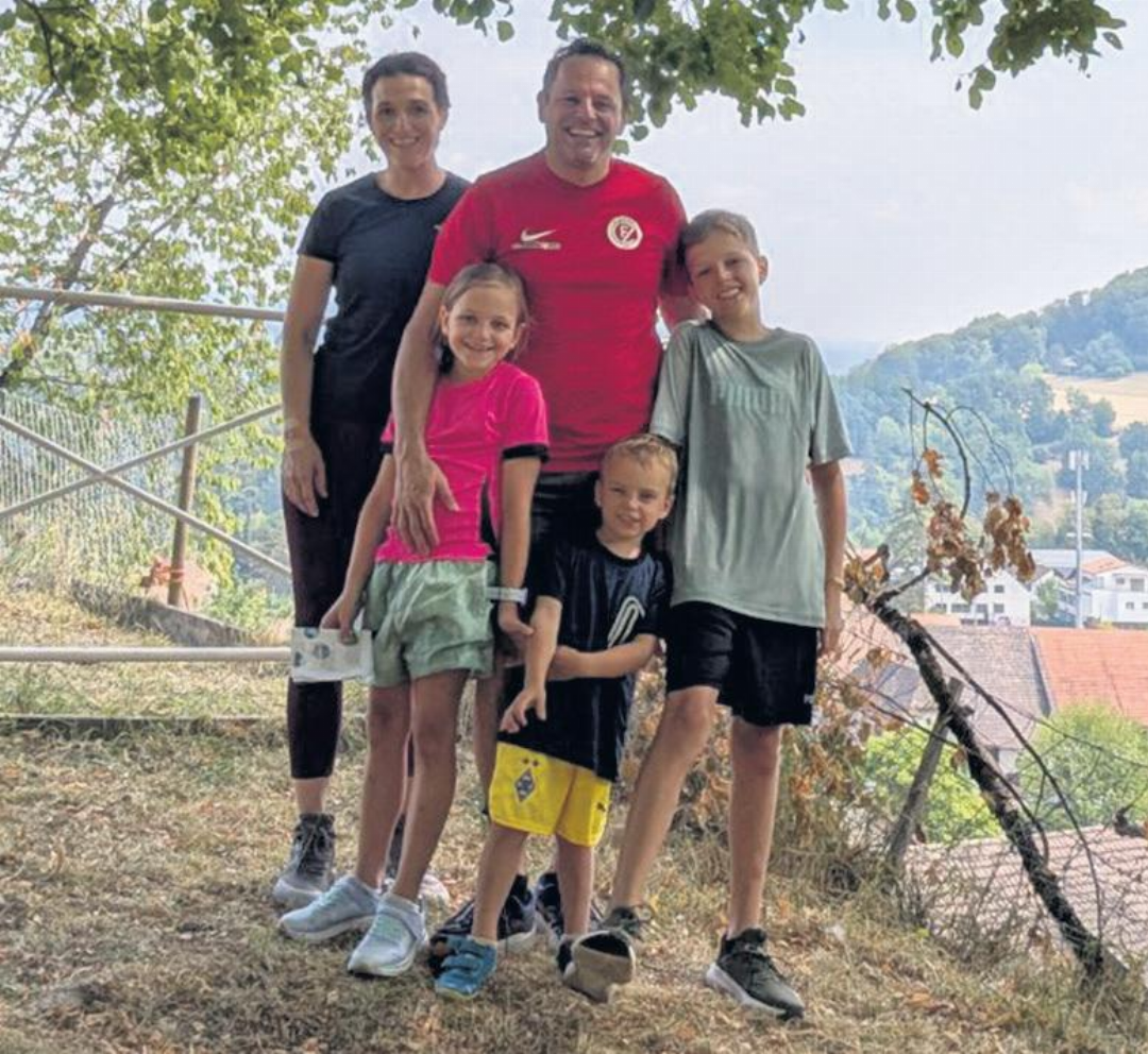«Auf unserer jährlichen NFZ-Schatzsuche», Yannic, Levin, Lia, Marco und Steffi. Foto: Stefanie Schneider «Auf unserer jährlichen NFZ-Schatzsuche», Yannic, Levin, Lia, Marco und Steffi. Foto: Stefanie Schneider