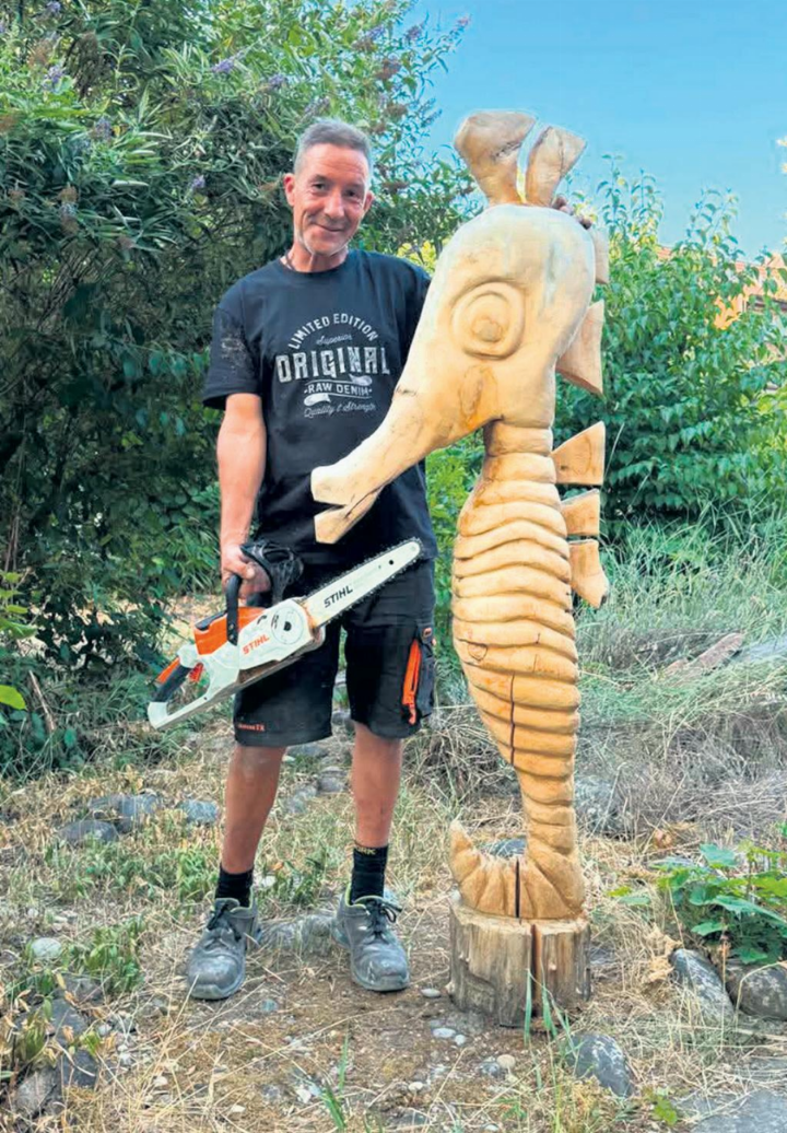 Dieses Seepferdchen hat Jurij Jesovnik aus einem Stück Totholz vom Rheinufer geschaffen. Foto: Fabrice Müller