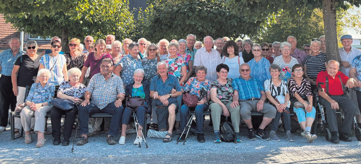 Viele Teilnehmende am Gansinger Seniorenausflug. Foto: zVg