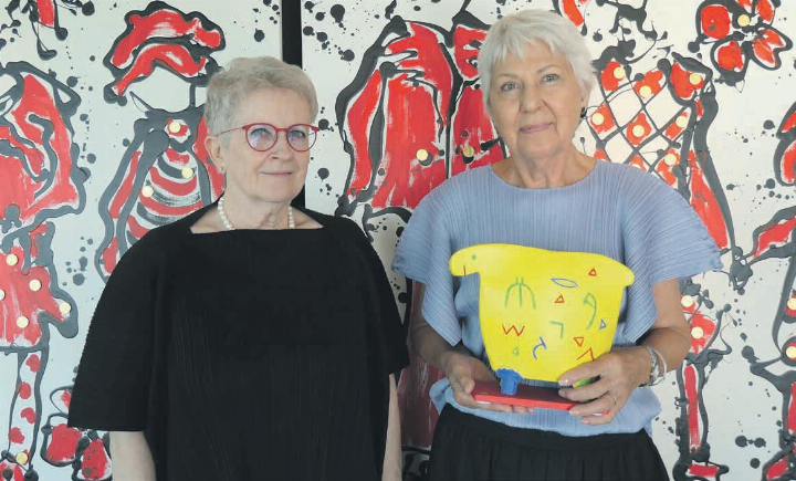 Gabriele Kulstrunk (Gemälde) und Elsbeth Huggenberger (Tonobjekte). Foto: zVg