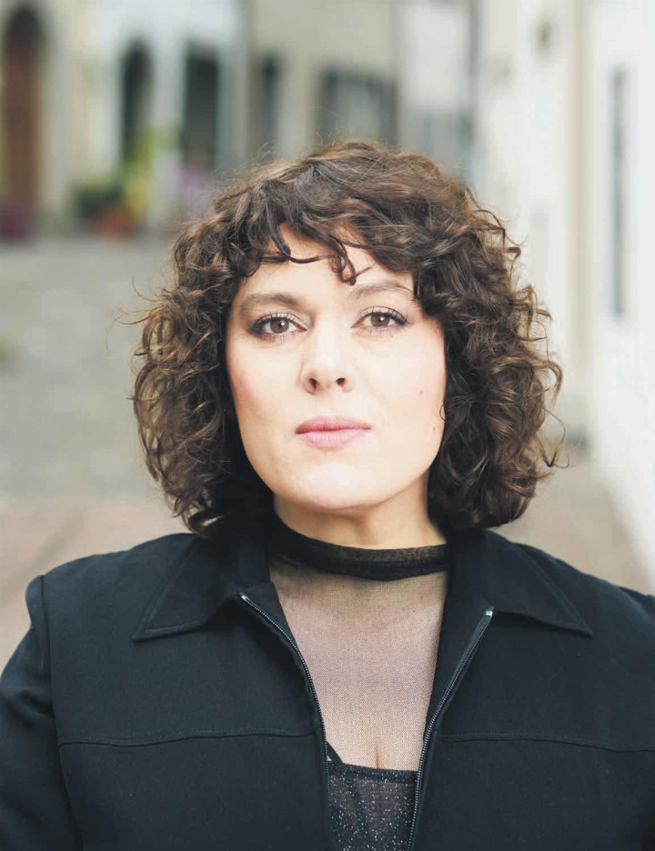 Patti Basler ist seit vielen Jahren als Bühnenpoetin, Kabarettistin, Satirikerin, Comedienne und Autorin national und international erfolgreich. Foto: Raphaela Graf Patti Basler ist seit vielen Jahren als Bühnenpoetin, Kabarettistin, Satirikerin, Comedienne und Autorin national und international erfolgreich. Foto: Raphaela Graf