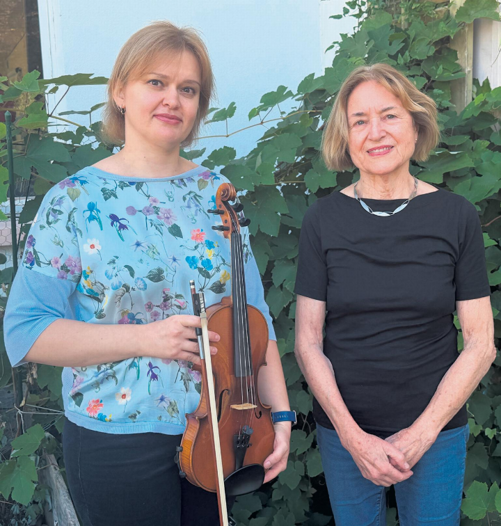 Violinistin Olha Kurbanova (links) und Pianistin Elfi Schweizer spielen im Begegnungszentrum «Drei Könige» in Rheinfelden. Violinistin Olha Kurbanova (links) und Pianistin Elfi Schweizer spielen im Begegnungszentrum «Drei Könige» in Rheinfelden.