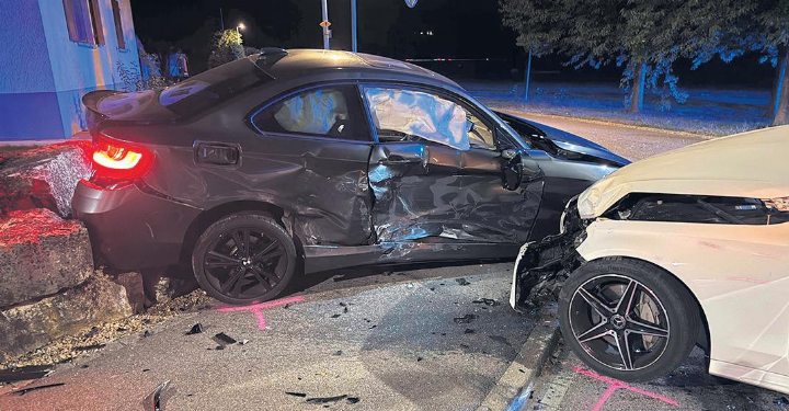 An beiden Autos entstand grosser Sachschaden.
Foto: zVg
